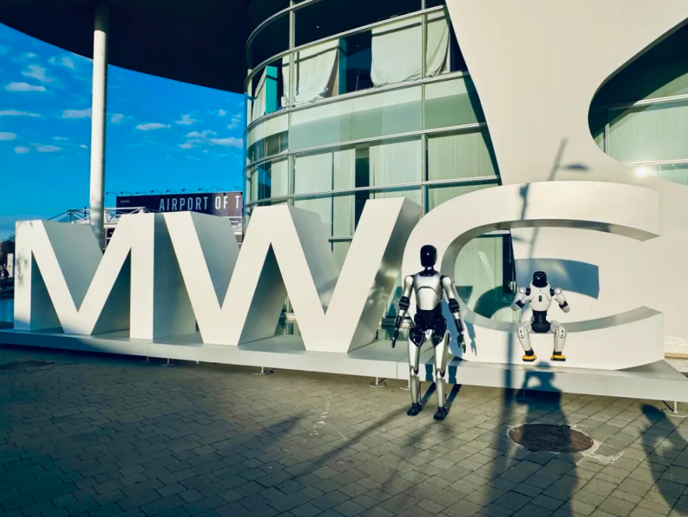 智元亮相MWC 2026，代表中国机器人接待西班牙国王