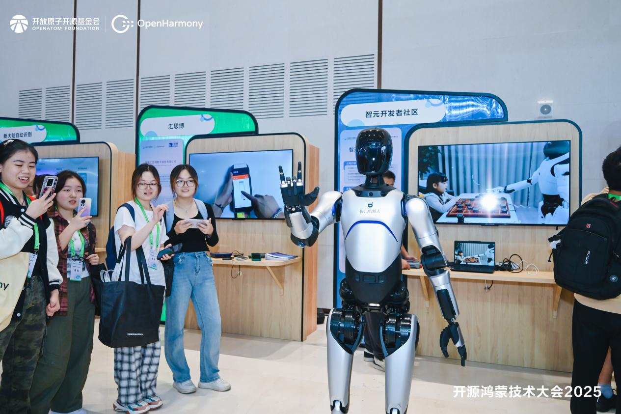 1759115395191243.png 9.29 智元开源鸿蒙推文图片2.png